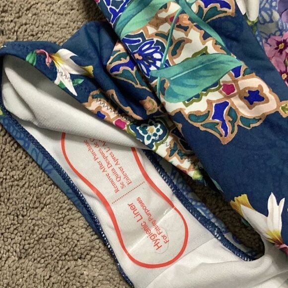 New. Johnny Was floral twist halter swimsuit. Size small. Retails $198 - Picture 13 of 14